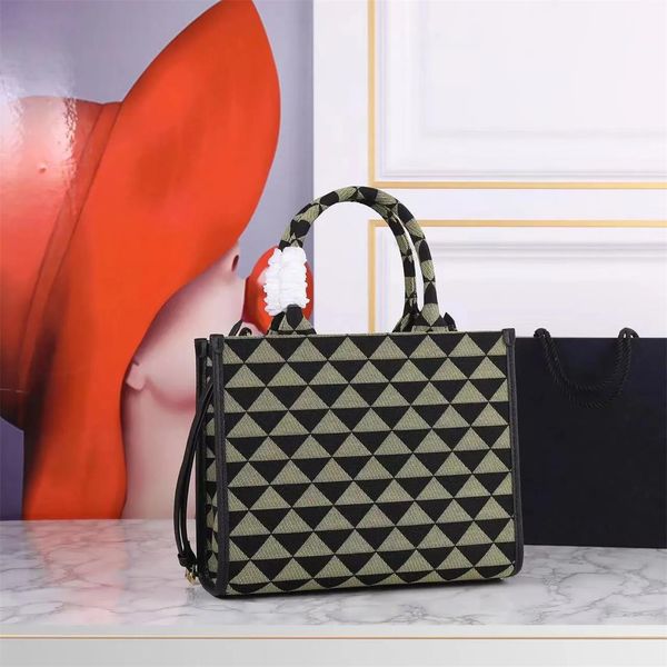 2023 designer shoulder bag totes bevelyn handbag shopping bags with strap casual purses versatile tote women fashion clutch bag luxury purse
2023 designer shoulder bag totes bevelyn handbag shopping bags with strap casual purses versatile tote women fashion clutch bag luxury purse