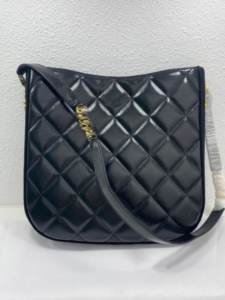 fashion diamond patterned sheepskin 22b women's shoulder bag with large capacity metal buckle opening, classic designer luxury item id
fashion diamond patterned sheepskin 22b women's shoulder bag with large capacity metal buckle opening, classic designer luxury item id