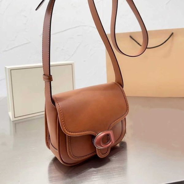 luxury handbags new women's bag tabby messenger19 postman bag oblique straddle saddles bag retro piece leather messenger bag
luxury handbags new women's bag tabby messenger19 postman bag oblique straddle saddles bag retro piece leather messenger bag