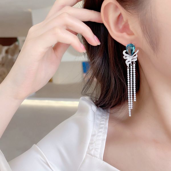luxury designer diamond feather earrings tassel charm earrings for women french style rhinestone feather stud ear rings female ear jewellry, Golden
luxury designer diamond feather earrings tassel charm earrings for women french style rhinestone feather stud ear rings female ear jewellry, Golden