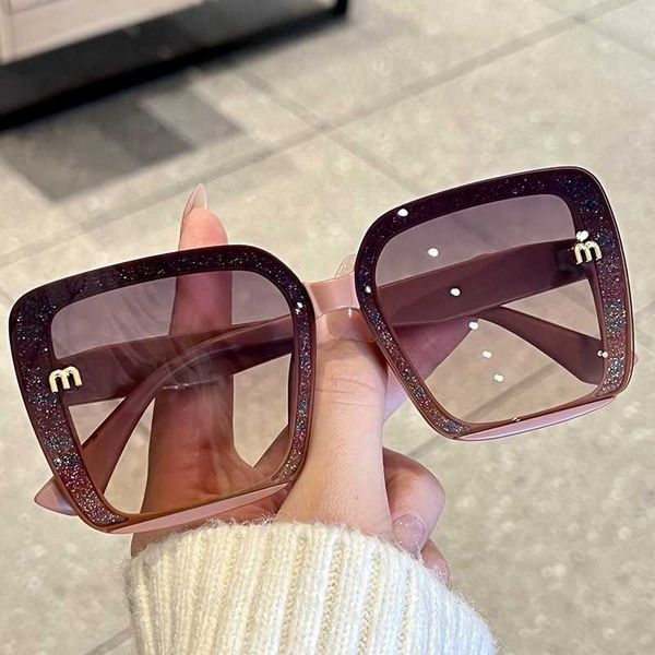 new box popular on the internet women fashionable for driving sun protection uv rays and a small face. high grade sunglasses are trendy, White;black
new box popular on the internet women fashionable for driving sun protection uv rays and a small face. high grade sunglasses are trendy, White;black