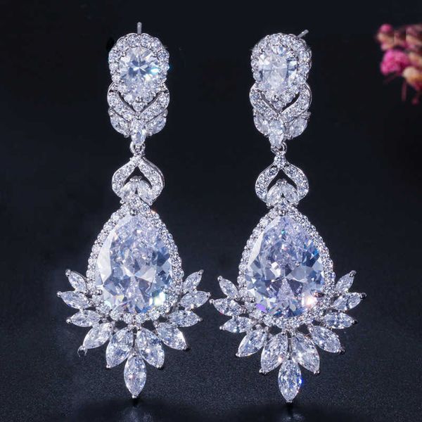 version super flash micro inlaid water drop earrings high-end dinner jewelry, Golden
version super flash micro inlaid water drop earrings high-end dinner jewelry, Golden