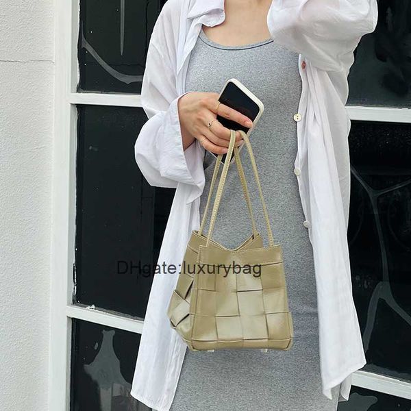 aaaaabotteg uneta jodie mini teen intrecciato small genuine leather woven bag for women simple bucket bag high grade handheld wing bag under
aaaaabotteg uneta jodie mini teen intrecciato small genuine leather woven bag for women simple bucket bag high grade handheld wing bag under