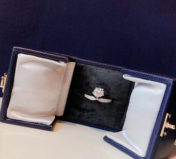 2020 new fourclaw round diamond shangmei ring sterling silver plated thick gold does not fade and is not allergic 2202819, Golden;silver
2020 new fourclaw round diamond shangmei ring sterling silver plated thick gold does not fade and is not allergic 2202819, Golden;silver