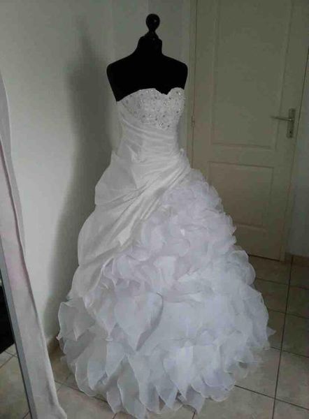 2022 ball gown wedding dresses sweetheart beads with ruffled country bride party dress satin tulle bridal gowns3883425, White
2022 ball gown wedding dresses sweetheart beads with ruffled country bride party dress satin tulle bridal gowns3883425, White