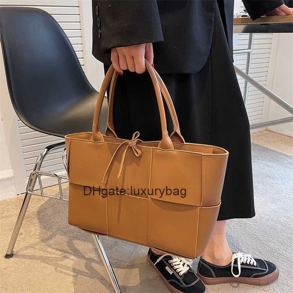 aaaaabotteg uneta jodie mini teen intrecciato knitting large capacity women's bag tote bag large lattice handbag fashion single shoulde
aaaaabotteg uneta jodie mini teen intrecciato knitting large capacity women's bag tote bag large lattice handbag fashion single shoulde