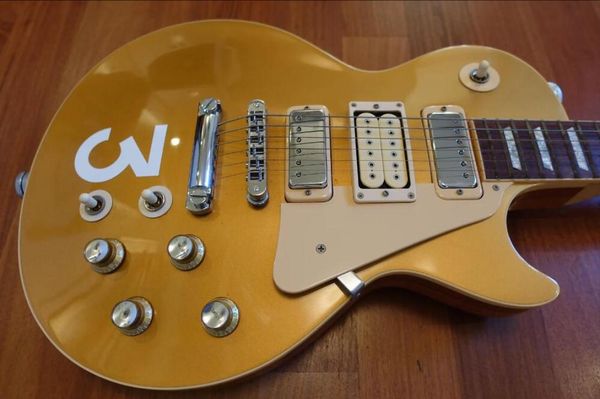 custom shop pete townshend signature 3 03976 deluxe 2005 goldelectric guitar 3 pickups two mini humbuckers pickups 2 mini6263232
custom shop pete townshend signature 3 03976 deluxe 2005 goldelectric guitar 3 pickups two mini humbuckers pickups 2 mini6263232