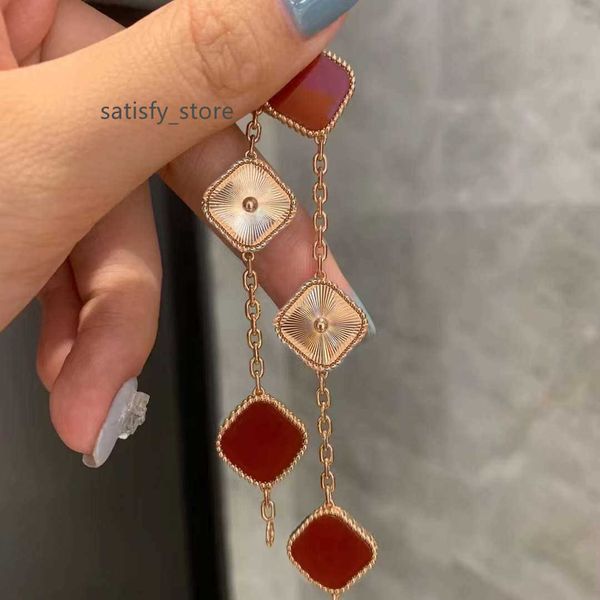 18 style luxury clover bracelet with designer jewelry for women cleef love charm bracelets gifts christmas present never fade, Golden;silver
18 style luxury clover bracelet with designer jewelry for women cleef love charm bracelets gifts christmas present never fade, Golden;silver