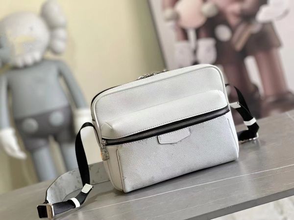 outdoor messenger old flower full print zipper open and close canvas collar leather mailman bag oblique straddle shoulder bag for men
outdoor messenger old flower full print zipper open and close canvas collar leather mailman bag oblique straddle shoulder bag for men