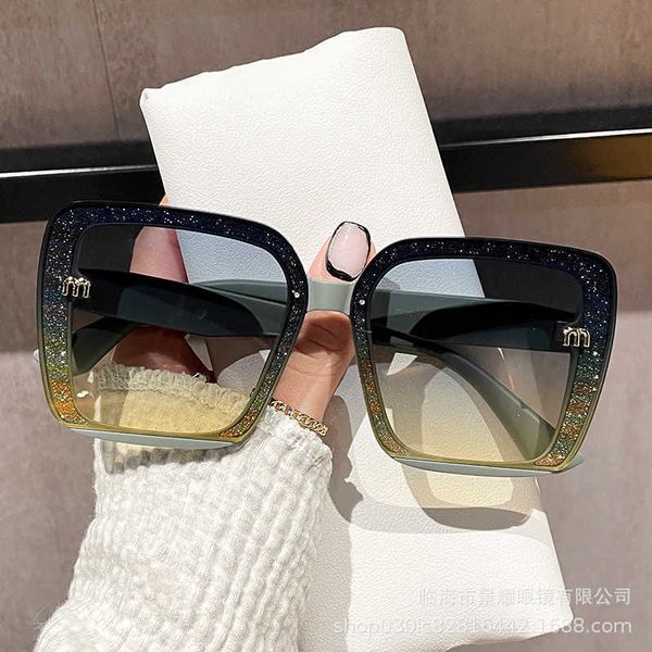 korean version of high-end m family personalized glitter women's fashion rice nail large frame sunglasses the same model, White;black
korean version of high-end m family personalized glitter women's fashion rice nail large frame sunglasses the same model, White;black