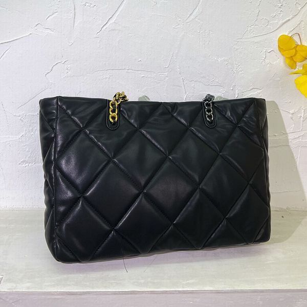 handbags tote shoulder bags quilting underarm chain shopping women leather designer handbag purse crossbody fashion letters removable and ad
handbags tote shoulder bags quilting underarm chain shopping women leather designer handbag purse crossbody fashion letters removable and ad