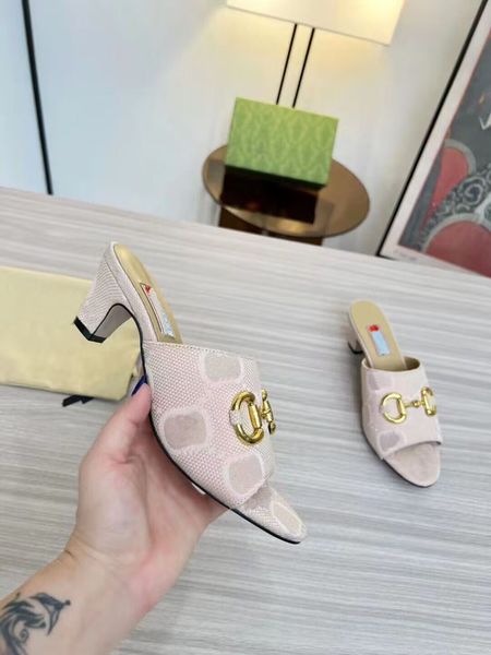 shoes, sandals, new electric embroidered floral middle heel slippers, fabric: imported sheepskin surface, foot pad, goat skin, high-end sole, Black
shoes, sandals, new electric embroidered floral middle heel slippers, fabric: imported sheepskin surface, foot pad, goat skin, high-end sole, Black