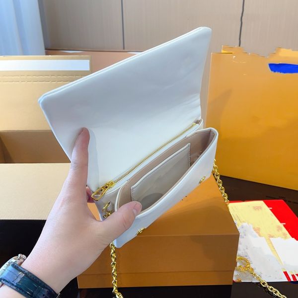 small square bag, chain, crossbody, super cute and popular style, high appearance, ultra light
small square bag, chain, crossbody, super cute and popular style, high appearance, ultra light