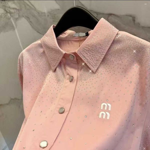 summer silk shirt miu designer long sleeve tshirt embroidered letter cardigan with diamonds loose fit shirts, White
summer silk shirt miu designer long sleeve tshirt embroidered letter cardigan with diamonds loose fit shirts, White