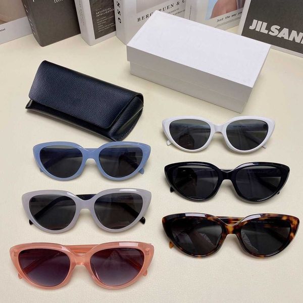 22 new cl triumphal arch cat's eye sunglasses net red same sunglasses 4s220, White;black
22 new cl triumphal arch cat's eye sunglasses net red same sunglasses 4s220, White;black