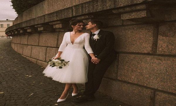 2021 short wedding dresses deep v neck a line 34 long sleeves bridal gowns buttons back tea length outdoor wedding reception1663020, White
2021 short wedding dresses deep v neck a line 34 long sleeves bridal gowns buttons back tea length outdoor wedding reception1663020, White