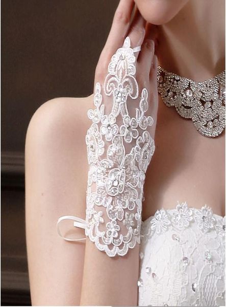 the bride wedding lace gloves beaded beaded hook that new gloves short gloves whole color white and red7162912
the bride wedding lace gloves beaded beaded hook that new gloves short gloves whole color white and red7162912