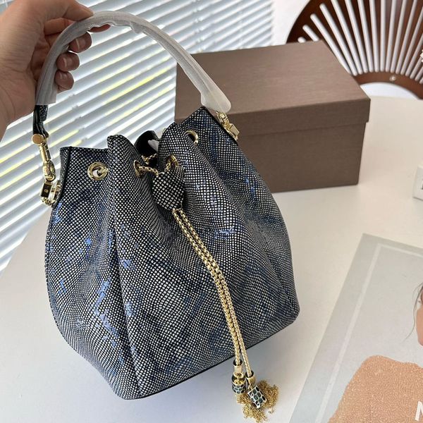 snake bucket bags drawstring handbags diamond clasp genuine leather crossbody bags lady totes chain shoulder strap
snake bucket bags drawstring handbags diamond clasp genuine leather crossbody bags lady totes chain shoulder strap