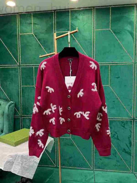 women's sweaters designer 2023 milan runway spring summer brand same style sweater gray red long sleeve v neck pullover womens beike pn, White;black
women's sweaters designer 2023 milan runway spring summer brand same style sweater gray red long sleeve v neck pullover womens beike pn, White;black