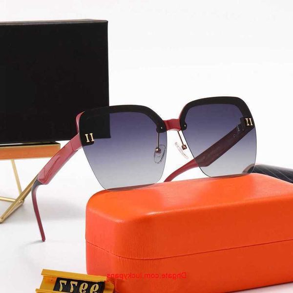 fashion couple luxurys designers sunglasses for women mens designer sun glasses outdoor drive holiday summer polarized woman sunglass box 8t, White;black
fashion couple luxurys designers sunglasses for women mens designer sun glasses outdoor drive holiday summer polarized woman sunglass box 8t, White;black