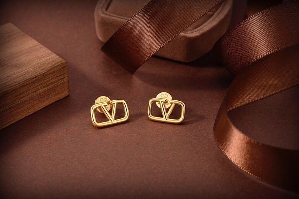 gold dangle earring designer for woman fashion luxury brand letter v mans stud earings girls ear studs weddings, Golden;silver
gold dangle earring designer for woman fashion luxury brand letter v mans stud earings girls ear studs weddings, Golden;silver