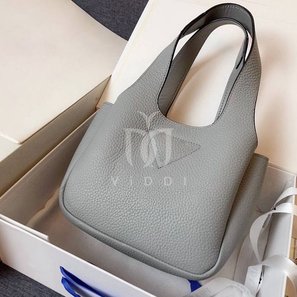 fashion designer totes bag women's shoulder underarm bags solid color litchi grain leather bucket bag
fashion designer totes bag women's shoulder underarm bags solid color litchi grain leather bucket bag