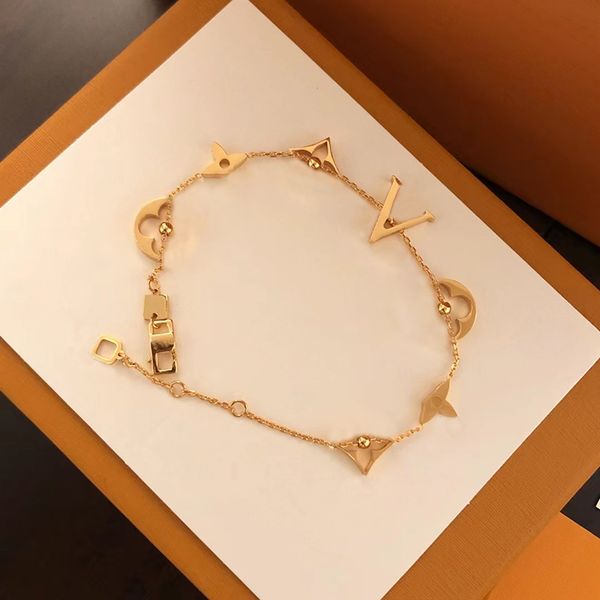 luxury designer charm bracelet bangles for women fashion classic jewelry gift letter style designers jewelry accessories with box, Golden;silver
luxury designer charm bracelet bangles for women fashion classic jewelry gift letter style designers jewelry accessories with box, Golden;silver