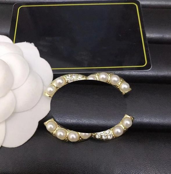 pearl crystal letters brooches designer brooches for women men alloy fashion pendant jewellery brooch pin women luxurys flowers pins gift pa, Gray
pearl crystal letters brooches designer brooches for women men alloy fashion pendant jewellery brooch pin women luxurys flowers pins gift pa, Gray