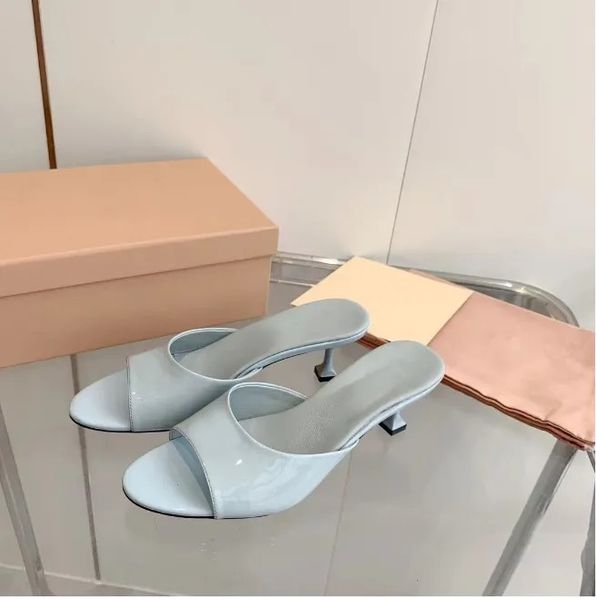 casual shoes 2023 summer slippers sandals pointed hollow hollowed out beach shoes with box, Black
casual shoes 2023 summer slippers sandals pointed hollow hollowed out beach shoes with box, Black