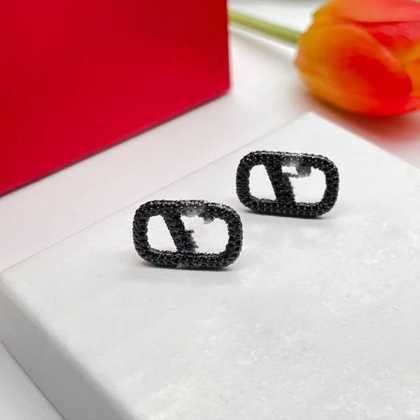 women's stud earrings designer minimalist geometric earrings luxury women's hoop fashion jewelry metal pearl earrings high quality, Golden;silver
women's stud earrings designer minimalist geometric earrings luxury women's hoop fashion jewelry metal pearl earrings high quality, Golden;silver