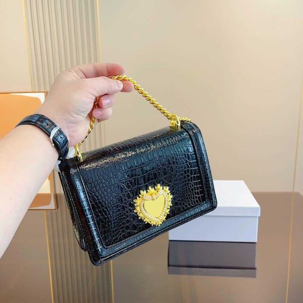 new snake pattern designer bag ladies gold chain shoulder bags women luxurys handbags fashion designers tote bag purse 230318
new snake pattern designer bag ladies gold chain shoulder bags women luxurys handbags fashion designers tote bag purse 230318