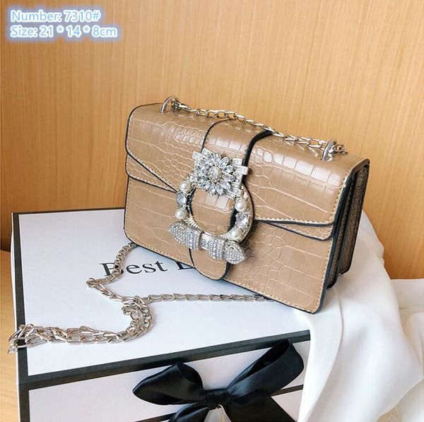 Factory wholesale ladies shoulder bags 3 colors retro solid color crocodile handbag street popular embossed leather backpack sweet beaded diamond chain bag, Khaki-7310#
Factory wholesale ladies shoulder bags 3 colors retro solid color crocodile handbag street popular embossed leather backpack sweet beaded diamond chain bag, Khaki-7310#