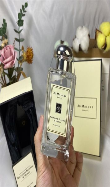 air freshener designer woman perfume men ine blossom honey 100ml long lasting time high fragrance capacity charming smell spray fast deliver
air freshener designer woman perfume men ine blossom honey 100ml long lasting time high fragrance capacity charming smell spray fast deliver