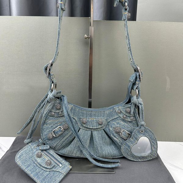 half crescent underarm bag crossbody bag designer shoulder purse blue denim canvas handbag diamante decoration fashion letter zipper open po
half crescent underarm bag crossbody bag designer shoulder purse blue denim canvas handbag diamante decoration fashion letter zipper open po