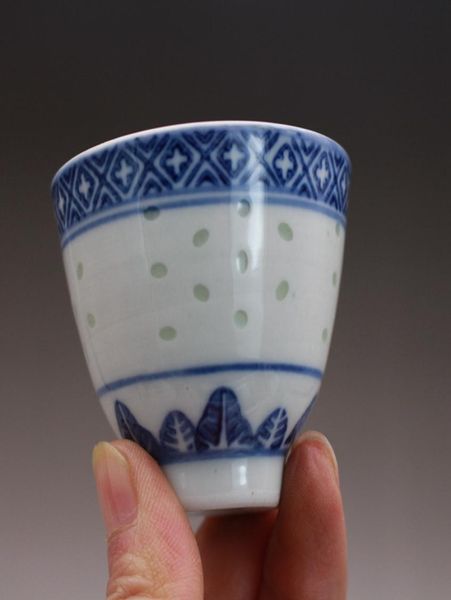 jingdezhen bright porcelain factory blue and white ricepattern decorated porcelain small teacup wine cup antique antique old cera1193755, Silver
jingdezhen bright porcelain factory blue and white ricepattern decorated porcelain small teacup wine cup antique antique old cera1193755, Silver