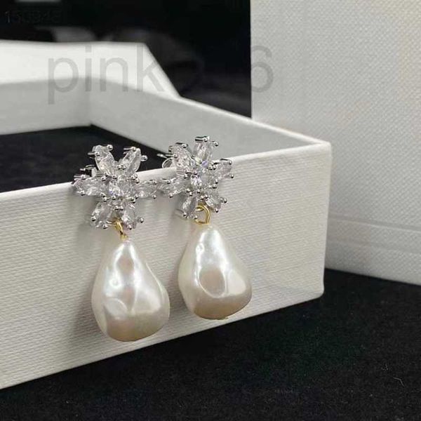 charm designer 2023 new triumphal arch snowflake diamond pearl earrings brass fashion niche design 8yer, Golden
charm designer 2023 new triumphal arch snowflake diamond pearl earrings brass fashion niche design 8yer, Golden