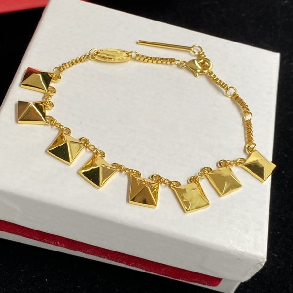 fashion bracelet designer bracelet jewelry box birthday gift box anniversary commemorative jewelry fashion atmosphere gift box wedding party, Silver
fashion bracelet designer bracelet jewelry box birthday gift box anniversary commemorative jewelry fashion atmosphere gift box wedding party, Silver