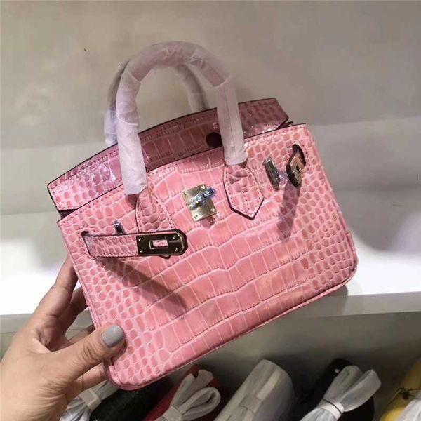 2023 new leisure luxuries designer women bag handbag high-end genuine leather luxury crossbody temperament crocodile single shoulder messeng
2023 new leisure luxuries designer women bag handbag high-end genuine leather luxury crossbody temperament crocodile single shoulder messeng