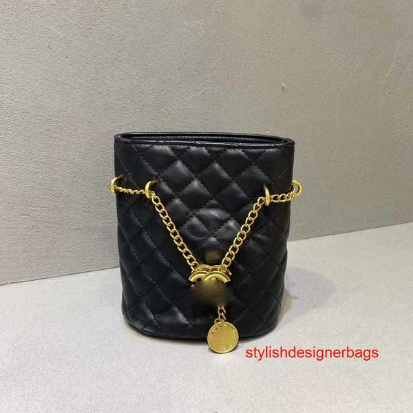 drawstring chanei bucket bag tote bags genuine leather material hangbag for women chain bagss shoulderbag metal chain with button 18*21*11cm
drawstring chanei bucket bag tote bags genuine leather material hangbag for women chain bagss shoulderbag metal chain with button 18*21*11cm