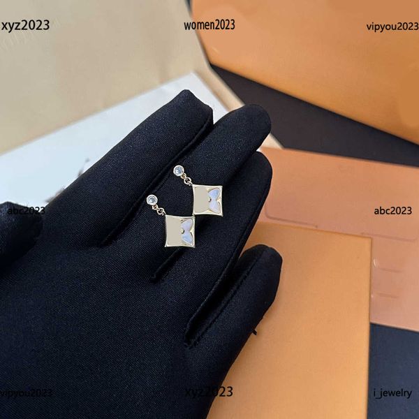 designer women earrings jewelry classic white flower decorated square pendant earring chandelier #including brand box new arrival, Silver
designer women earrings jewelry classic white flower decorated square pendant earring chandelier #including brand box new arrival, Silver