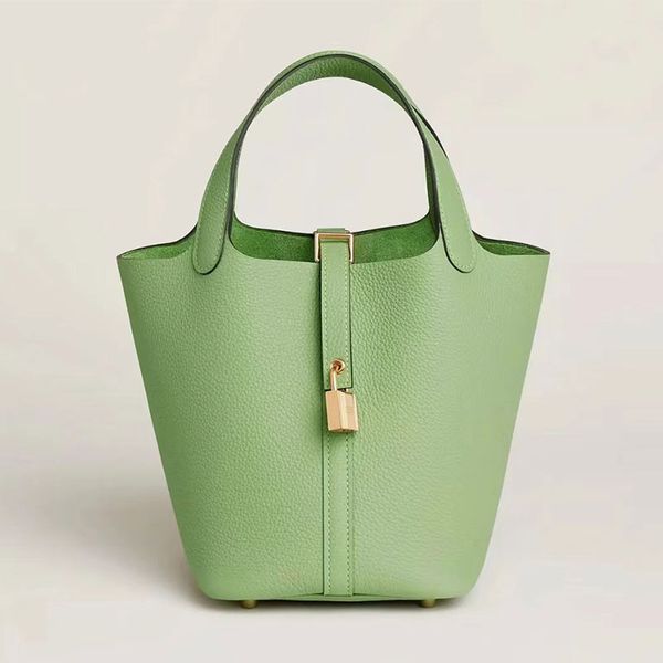 high-quality designer luxury bucket bag womens 2023 new lychee grain vegetable basket bag advanced sense large capacity hand bag single shou
high-quality designer luxury bucket bag womens 2023 new lychee grain vegetable basket bag advanced sense large capacity hand bag single shou
