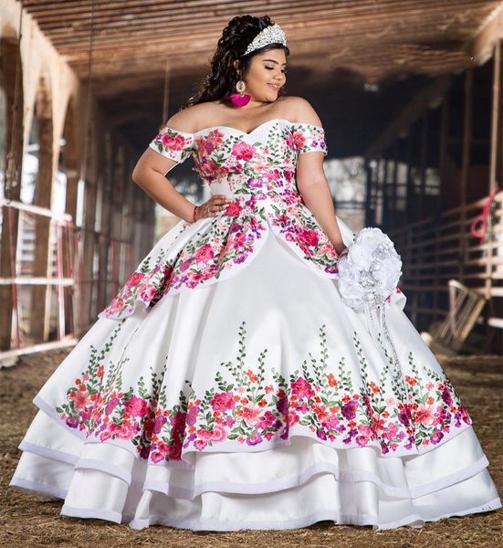 mexico quinceanera dresses floor length floral lace appliques off the shoulder satin sweet 15 dress plus size prom graduation gowns custom, Blue;red
mexico quinceanera dresses floor length floral lace appliques off the shoulder satin sweet 15 dress plus size prom graduation gowns custom, Blue;red