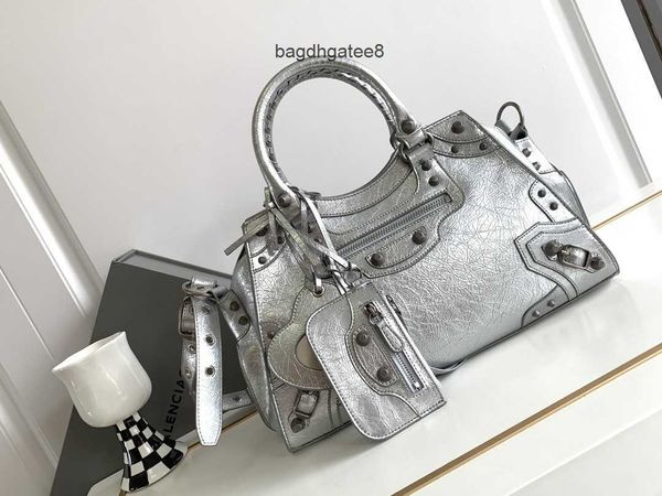 cool neo cagole real tote 2023 designer handbags bag girl leather fashion trend wind oil wax cagoles locomotive handheld straddle large tote
cool neo cagole real tote 2023 designer handbags bag girl leather fashion trend wind oil wax cagoles locomotive handheld straddle large tote