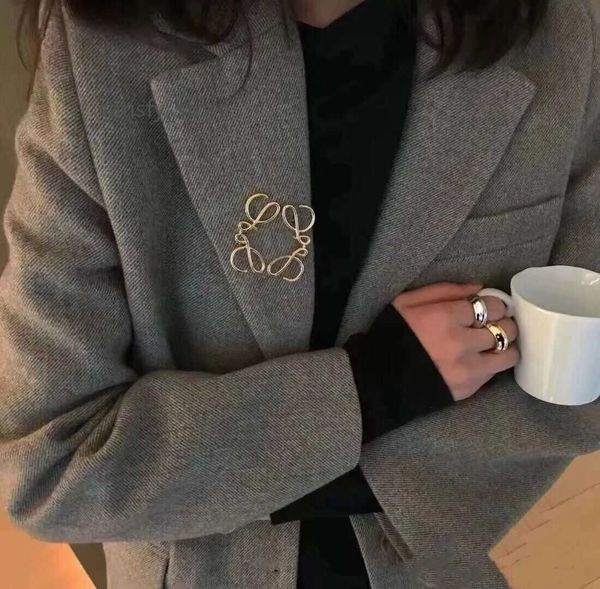 luxury designer men women pins brooches gold silver brooch pin for suit dress pins party nice gift, Gray
luxury designer men women pins brooches gold silver brooch pin for suit dress pins party nice gift, Gray