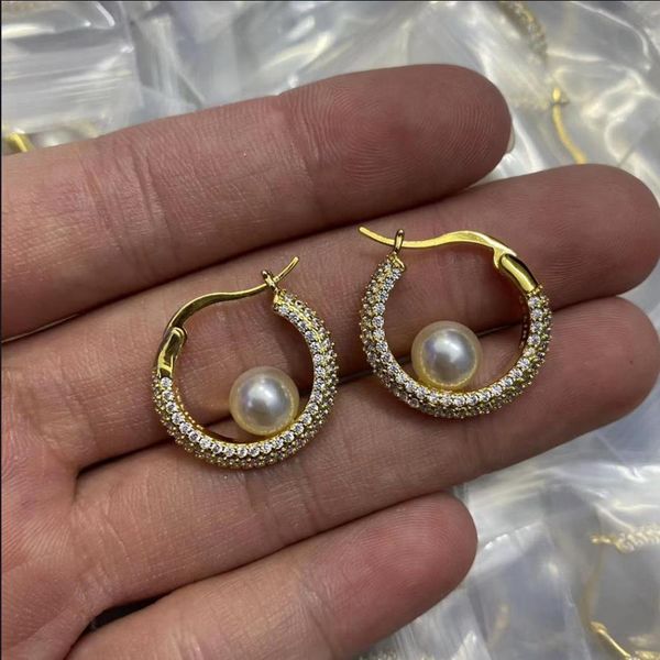 new full diamonds pearl hoops earrings feminine style smooth brass gold plated ear studs luxury jewelry e3019, Golden;silver
new full diamonds pearl hoops earrings feminine style smooth brass gold plated ear studs luxury jewelry e3019, Golden;silver