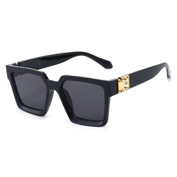 2022 new women's box fashion personality trend sunglasses net red street pgraphy same glasses, White;black
2022 new women's box fashion personality trend sunglasses net red street pgraphy same glasses, White;black