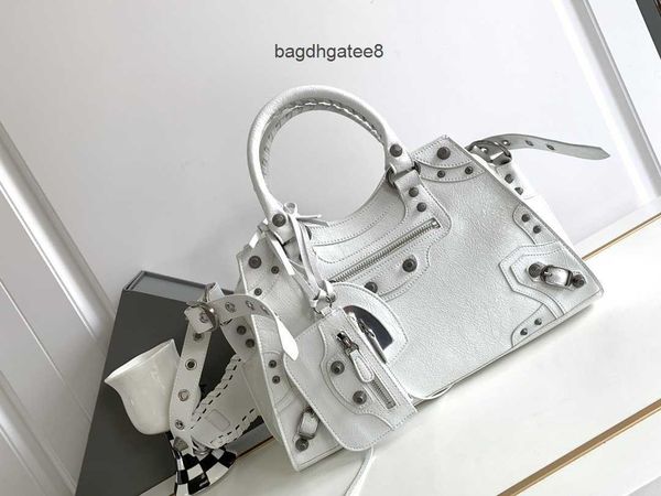 designer handbags 2023 neo bag girl cool cagole real tote leather fashion trend wind oil wax cagoles locomotive handheld straddle large tote
designer handbags 2023 neo bag girl cool cagole real tote leather fashion trend wind oil wax cagoles locomotive handheld straddle large tote
