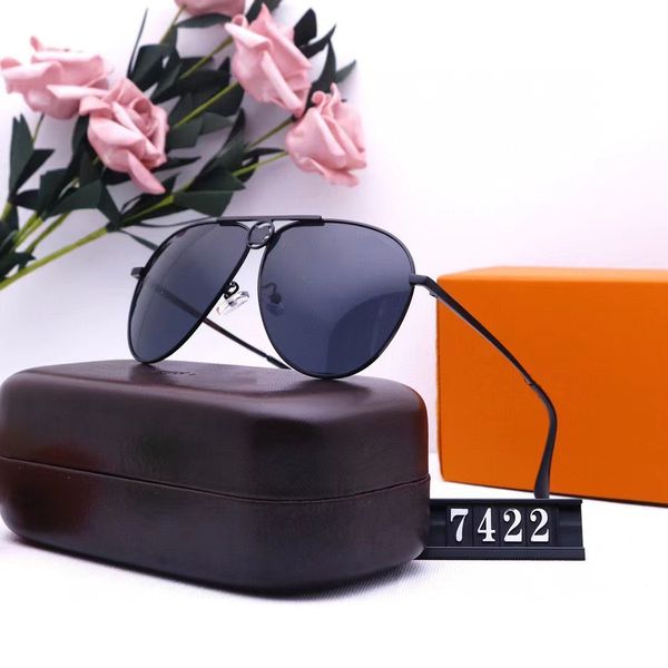 2023 new cross border sunglasses for men and women street pgraphy sunglasses for tourism fashion glasses 7422, White;black
2023 new cross border sunglasses for men and women street pgraphy sunglasses for tourism fashion glasses 7422, White;black