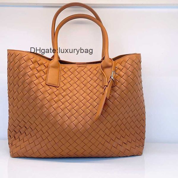 aaaaabotteg uneta jodie mini teen intrecciato women's bag new light luxury fashion portable vegetable basket bag pure hand woven high c
aaaaabotteg uneta jodie mini teen intrecciato women's bag new light luxury fashion portable vegetable basket bag pure hand woven high c