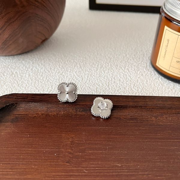 fashion vintage 4/four leaf clover desinger earrings silver 18k gold plated for women girls valentine's mother's day wedding jewel, Golden;silver
fashion vintage 4/four leaf clover desinger earrings silver 18k gold plated for women girls valentine's mother's day wedding jewel, Golden;silver